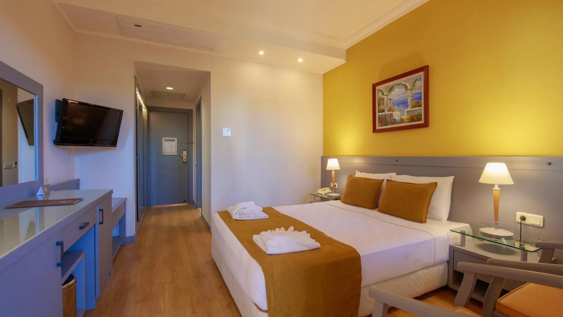 Orka World Hotel & Aquapark Ölüdeniz 4*,